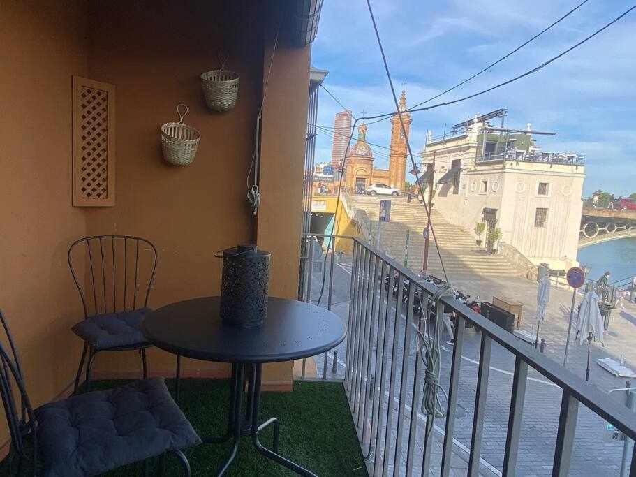 Apartamento Con Vistas Al Rio Севилья Экстерьер фото